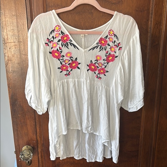 Umgee Tops - Umgee White Embroidered Pink Floral High Low Top Size L
